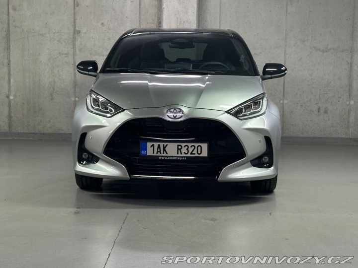 Toyota Yaris Premiere Edition 1.5 Hybr 1800