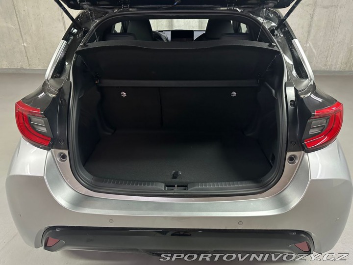 Toyota Yaris Premiere Edition 1.5 Hybr 1800