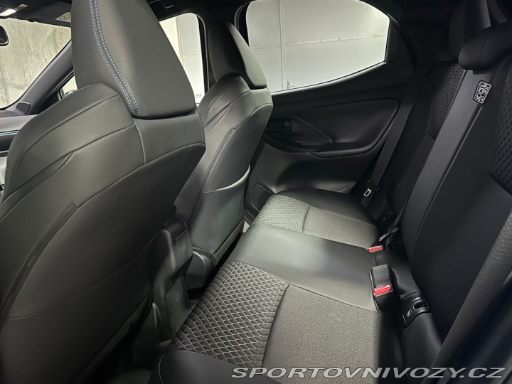 Toyota Yaris Premiere Edition 1.5 Hybr 1800
