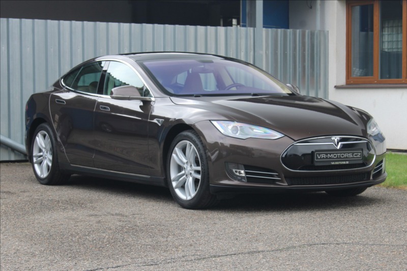Tesla Model S 0,0 P85 Supercharger Zdar