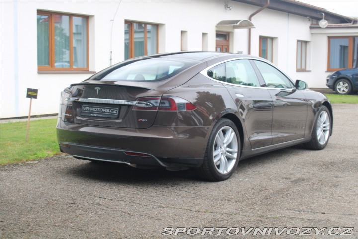Tesla Model S 0,0 P85 Supercharger Zdar 1800