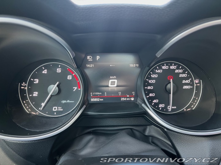 Alfa Romeo Stelvio 2.0T Q4 280k 2019