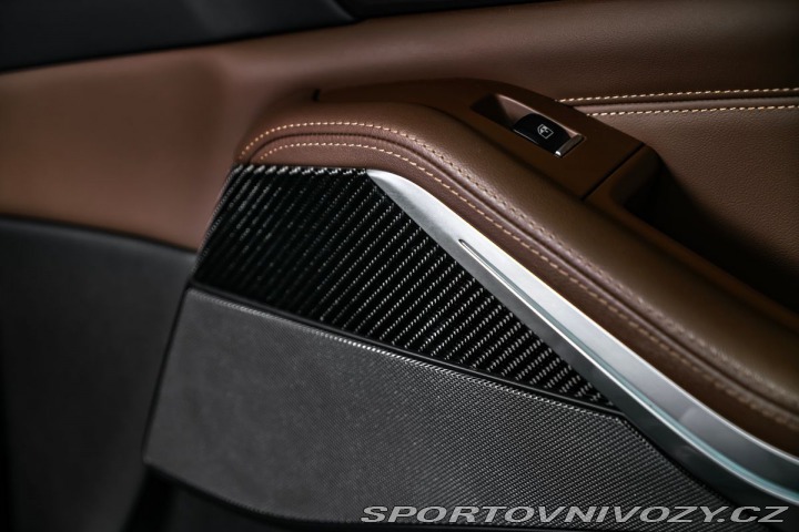 BMW X5 M50i xDrive 1800