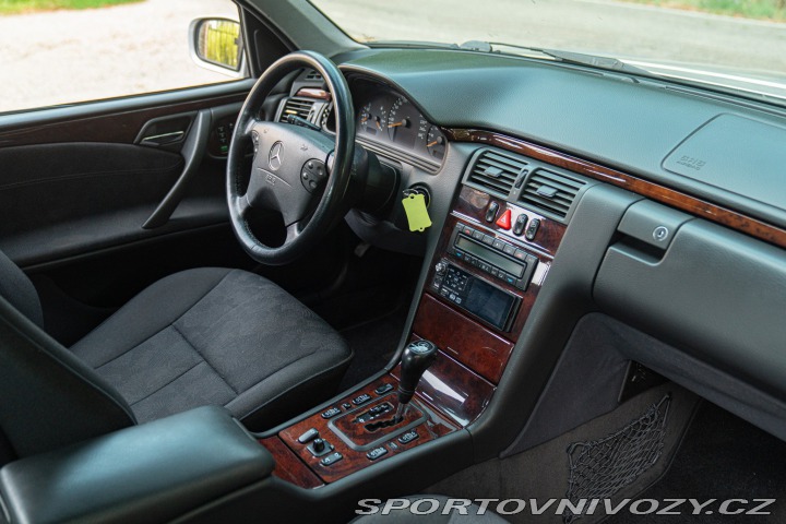 Mercedes-Benz E E430 V8 2000