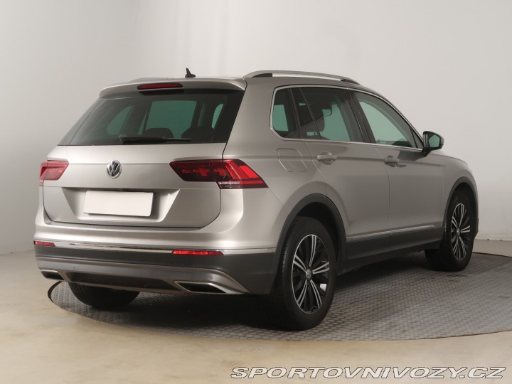 Volkswagen Ostatní modely Tiguan Highline 2.0 TSI 2017