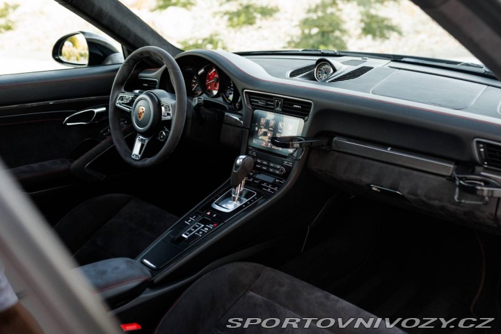 Porsche 911 CARRERA GTS PDK APPROVED 2017