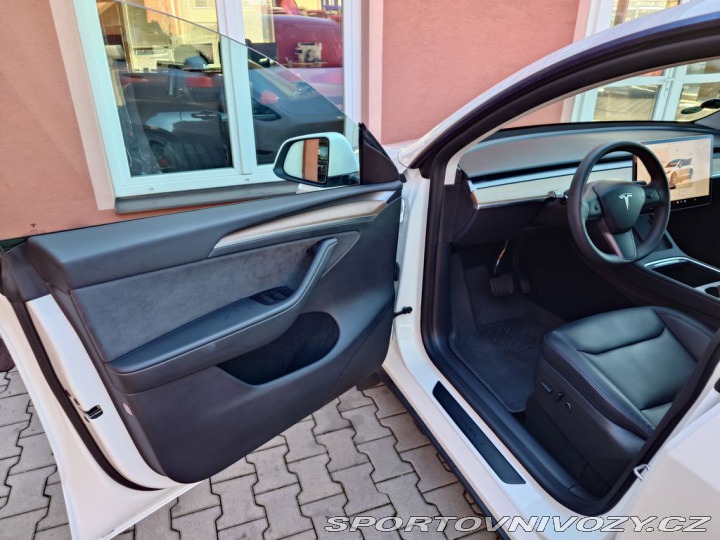 Tesla Model Y Long Range 378kW REZERVAC 2023