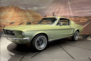 Ford Mustang Fastback V8