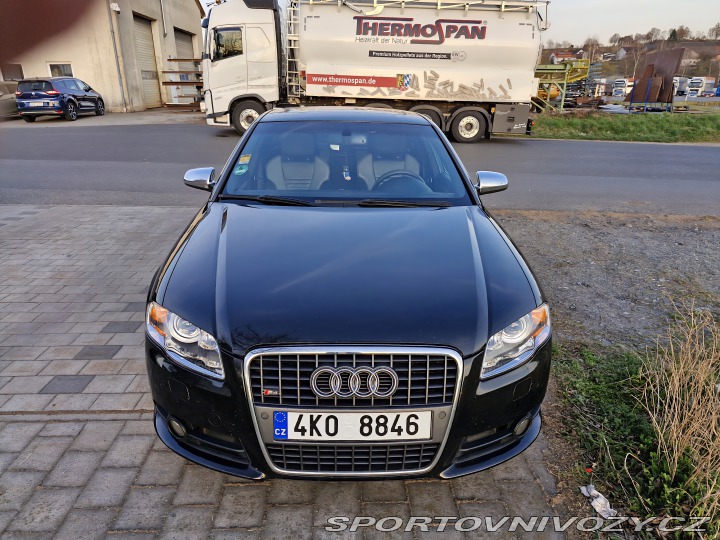 Audi S4 limuzína 3,2 FSI  V6 2005
