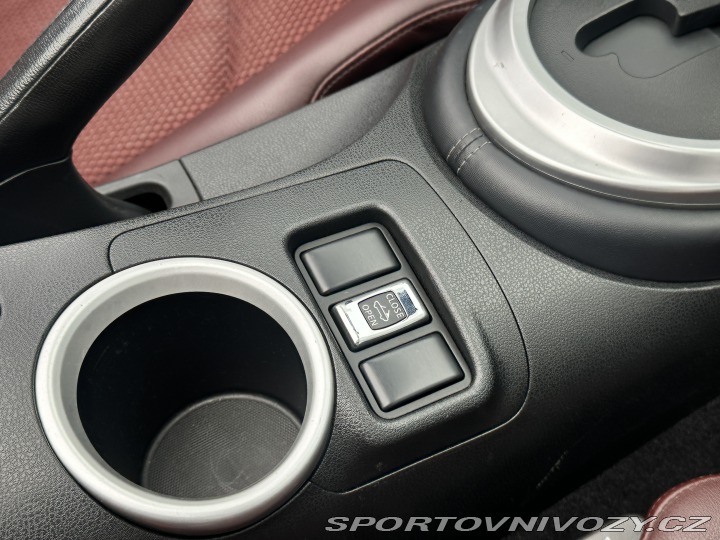 Nissan 370 Z CABRIO, 3.7 241 KW, Servi 2012