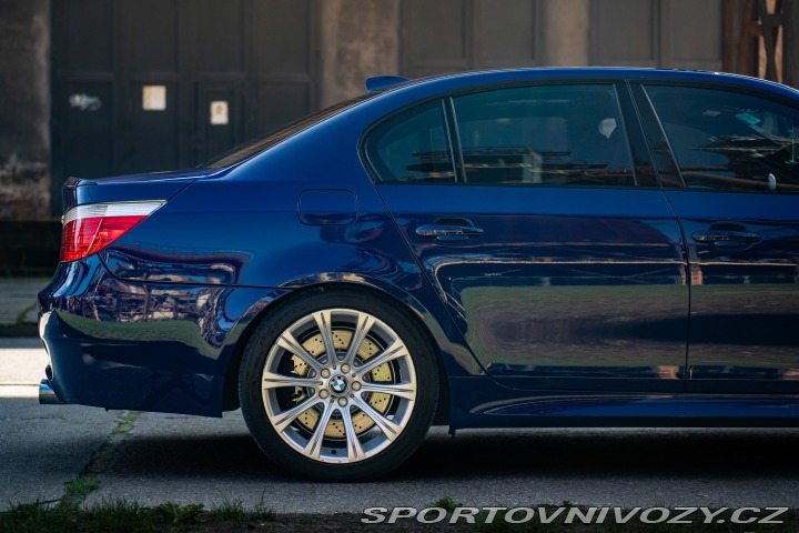 BMW M5 E60 V10 2005