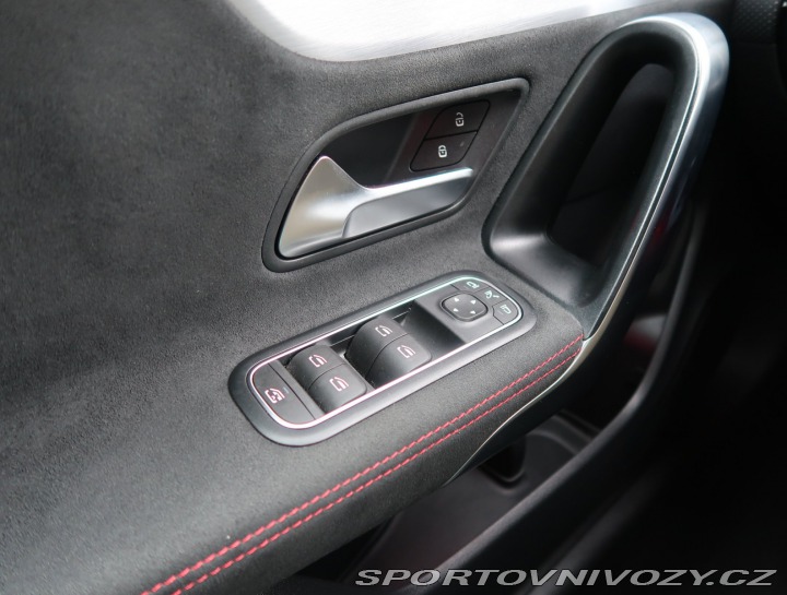 Mercedes-Benz CLA 200 2021