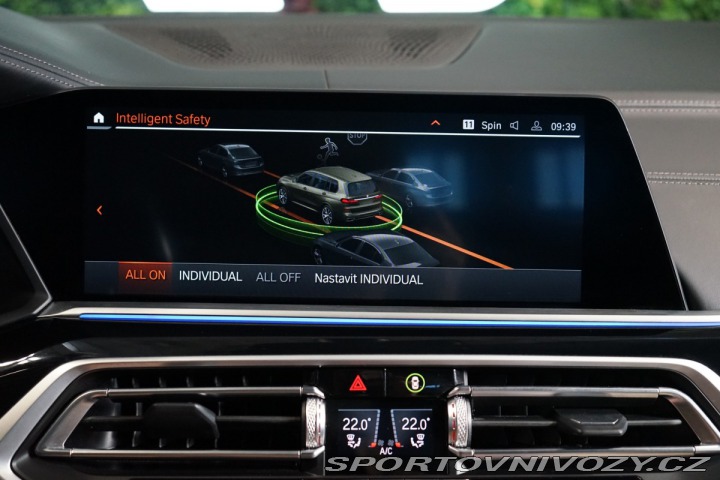 BMW X7 M50i*6-MÍST*NEZ.TOP*ZÁRUK 2022