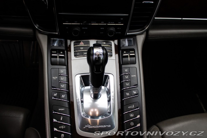 Porsche Panamera 4 2010
