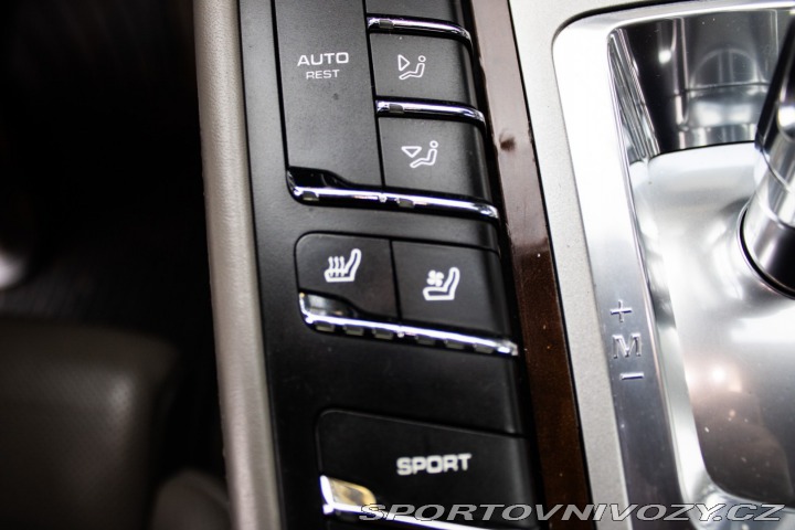 Porsche Panamera 4 2010