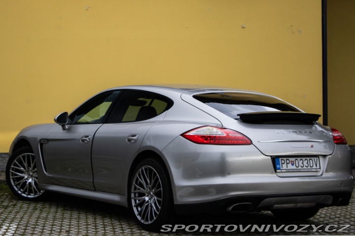 Porsche Panamera 4 2010