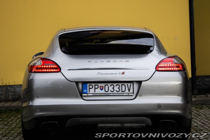 Porsche Panamera 4 2010
