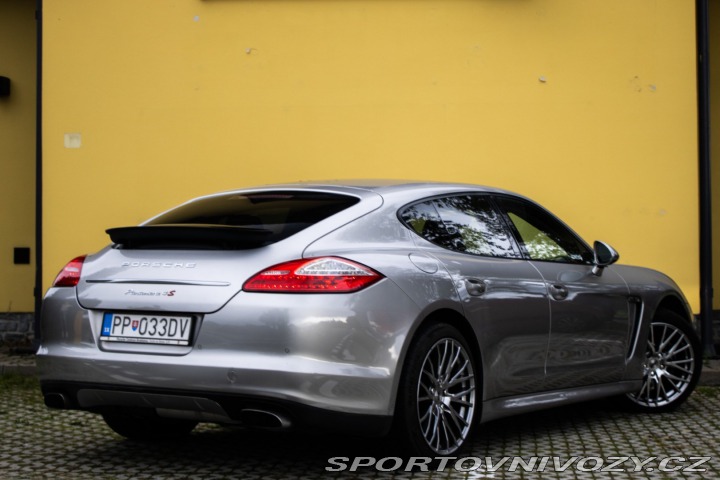 Porsche Panamera 4 2010