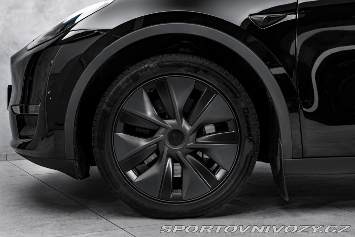 Tesla Model Y  2024