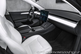 Tesla Model Y  2024