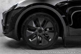 Tesla Model Y  2024