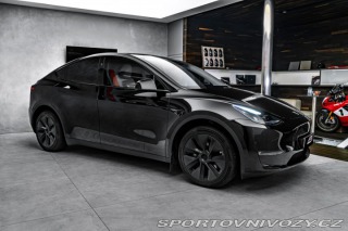 Tesla Model Y  2024