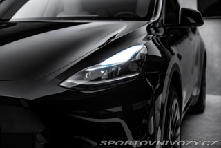 Tesla Model Y  2024