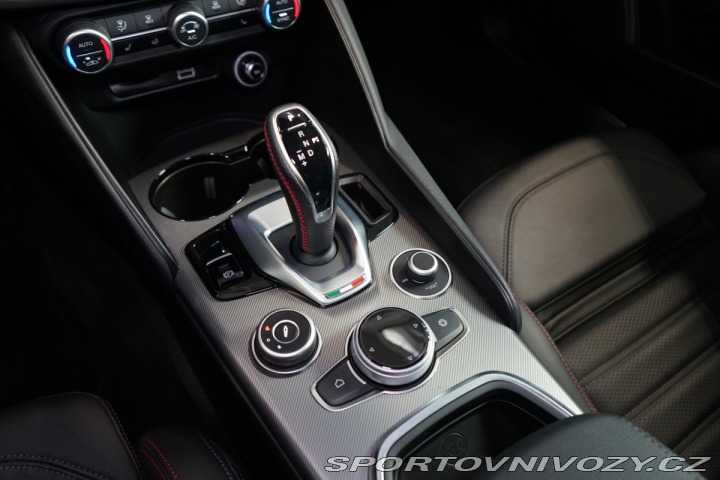 Alfa Romeo Giulia COMPETIZIONE*H/K*LED*ZÁRU 2023