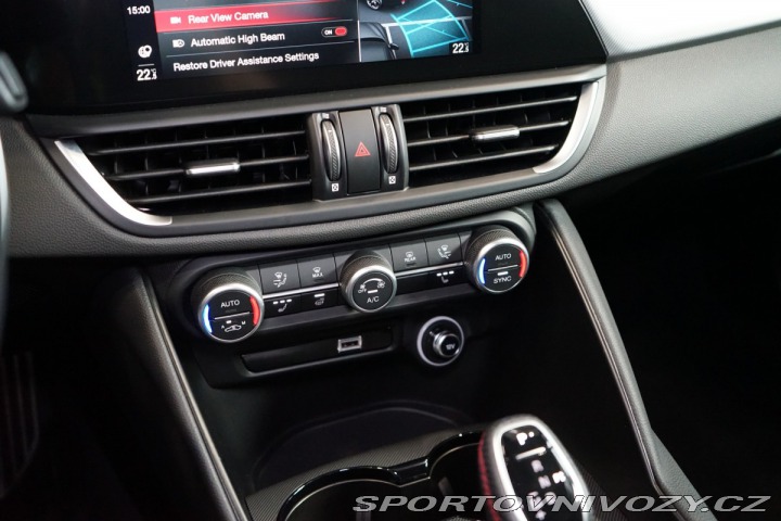 Alfa Romeo Giulia COMPETIZIONE*H/K*LED*ZÁRU 2023
