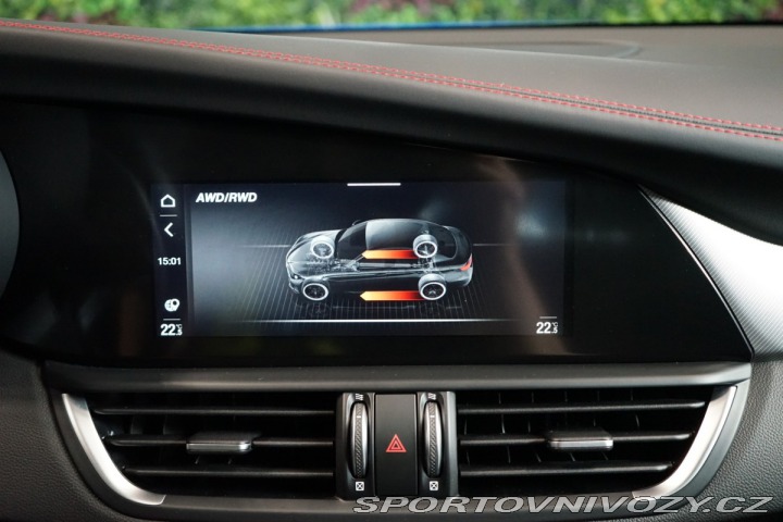 Alfa Romeo Giulia COMPETIZIONE*H/K*LED*ZÁRU 2023