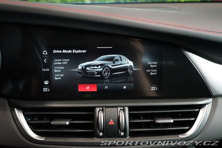 Alfa Romeo Giulia COMPETIZIONE*H/K*LED*ZÁRU 2023