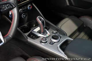 Alfa Romeo Giulia COMPETIZIONE*H/K*LED*ZÁRU 2023