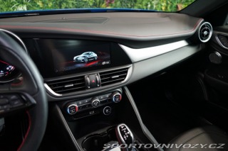 Alfa Romeo Giulia COMPETIZIONE*H/K*LED*ZÁRU 2023