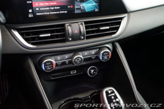 Alfa Romeo Giulia COMPETIZIONE*H/K*LED*ZÁRU 2023
