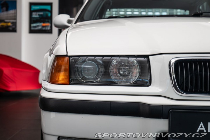 BMW M3 E36 Manuál 1800