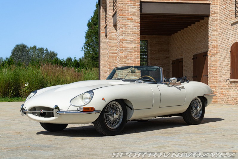 Jaguar E-Type I° SERIE 4.2 ROADSTER