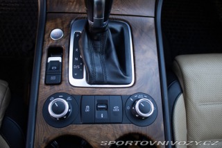Volkswagen Ostatní modely Touareg  II 4.2 V8 TDI Premium, 2 2012