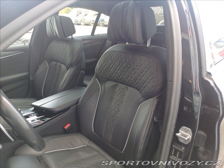 BMW 5 4.4i V8 M550i xDrive 2021