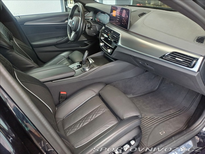 BMW 5 4.4i V8 M550i xDrive 2021