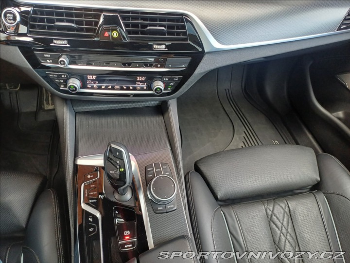 BMW 5 4.4i V8 M550i xDrive 2021