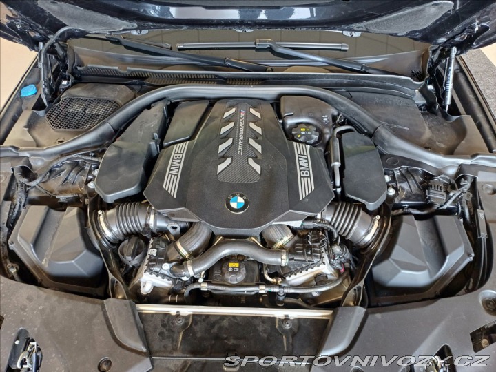 BMW 5 4.4i V8 M550i xDrive 2021