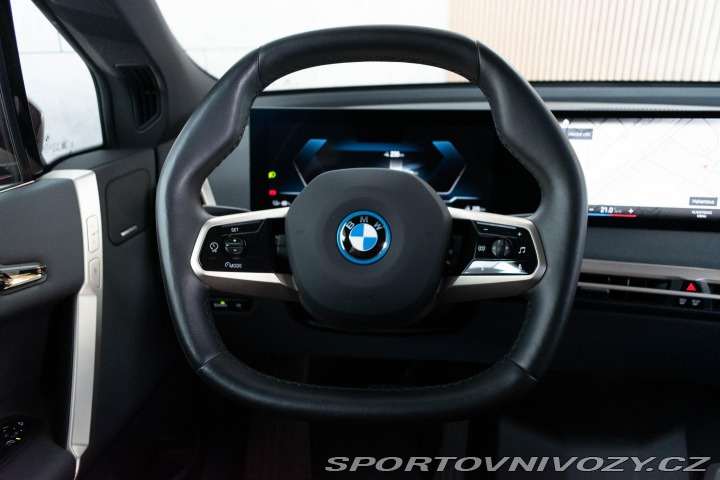 BMW iX xD40 REZERVACE 2023