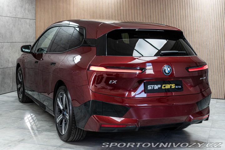 BMW iX xD40 REZERVACE 2023