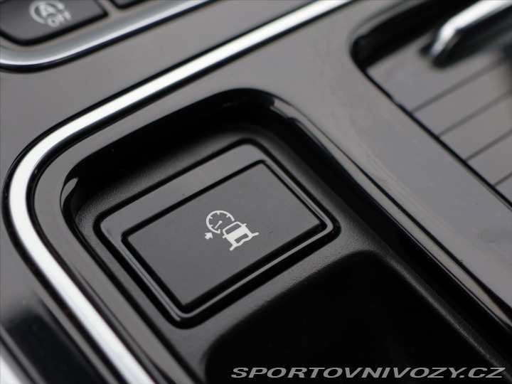 Jaguar XE 2,0 D 177kW R-Sport CZ 2017