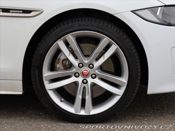 Jaguar XE 2,0 D 177kW R-Sport CZ 2017