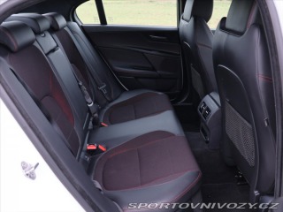 Jaguar XE 2,0 D 177kW R-Sport CZ 2017