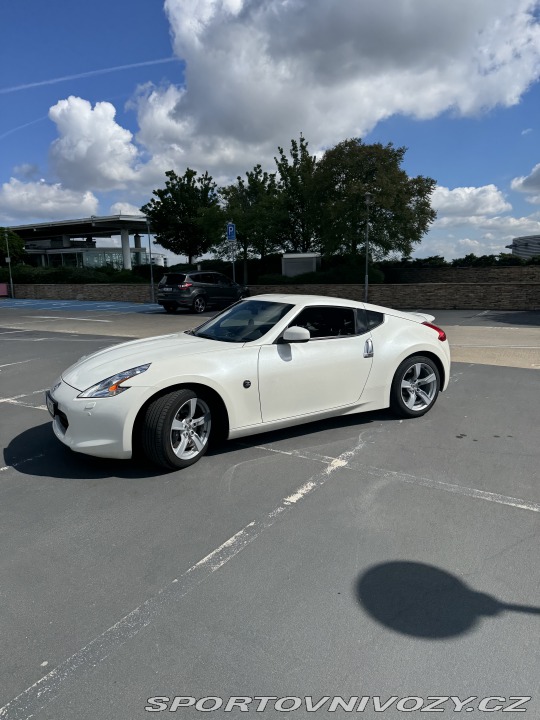 Nissan 370 Z  2010