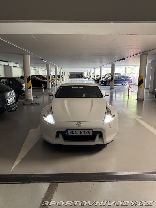 Nissan 370 Z  2010