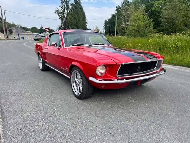 Ford Mustang Fastback V8