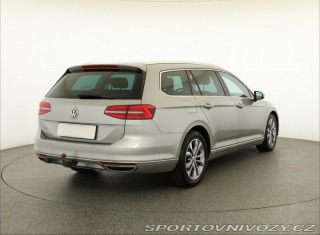 Volkswagen Ostatní modely Passat Highline 2.0 BiTDI 2015